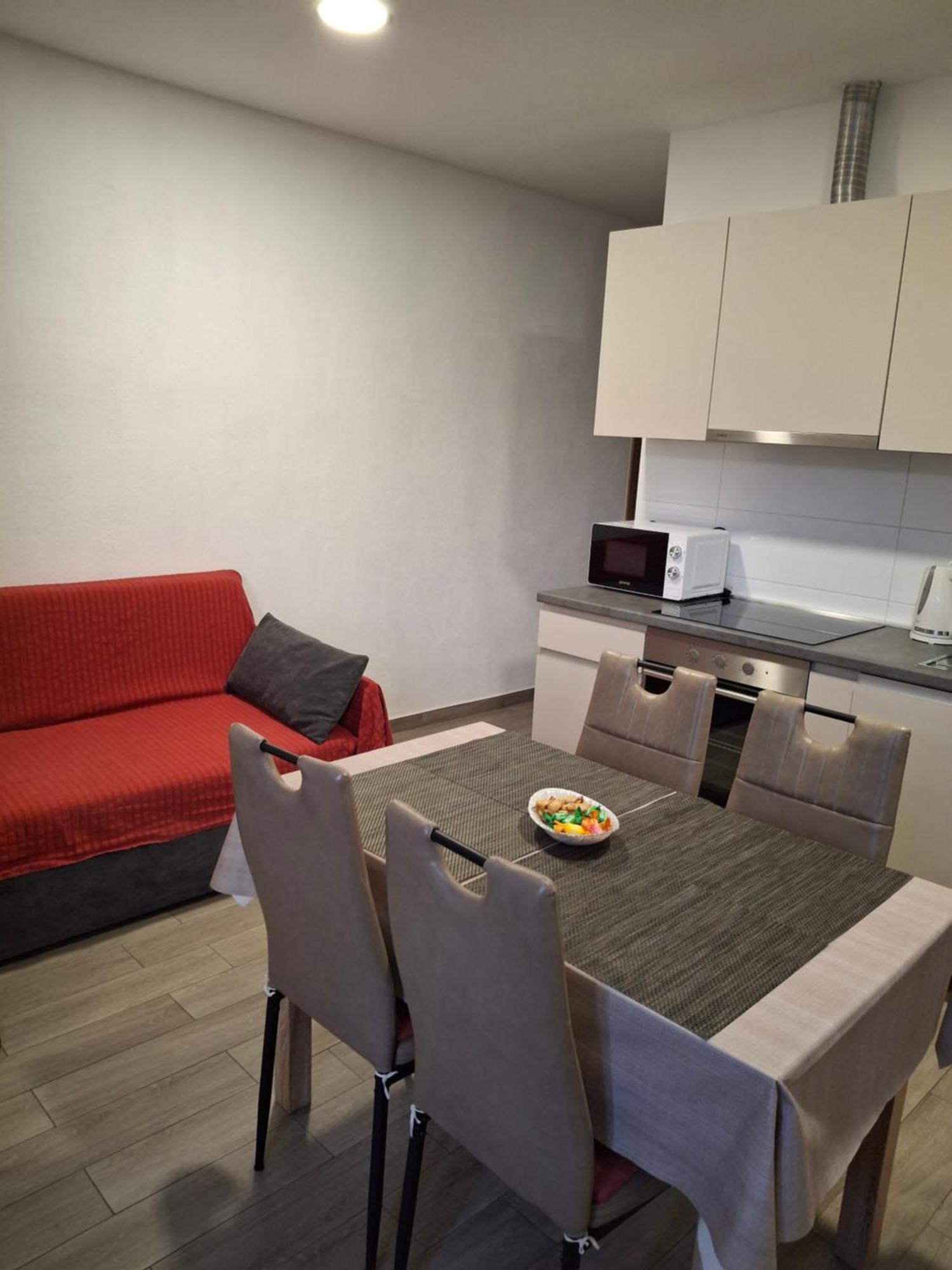 Neva With Free Private Parking Space Appartement Split