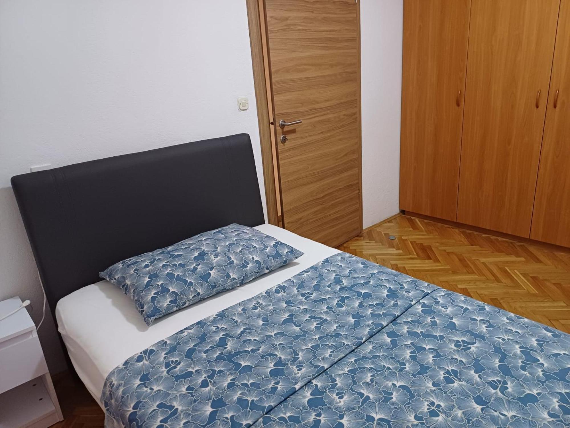 Neva With Free Private Parking Space Appartement Split
